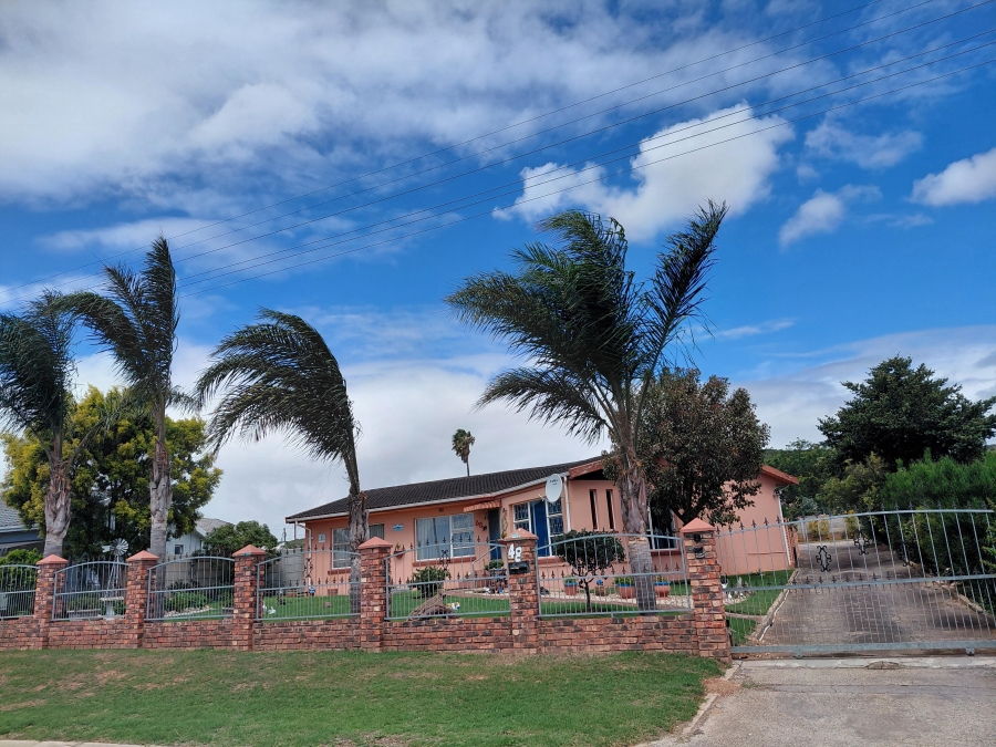 4 Bedroom Property for Sale in Bothasrus Eastern Cape